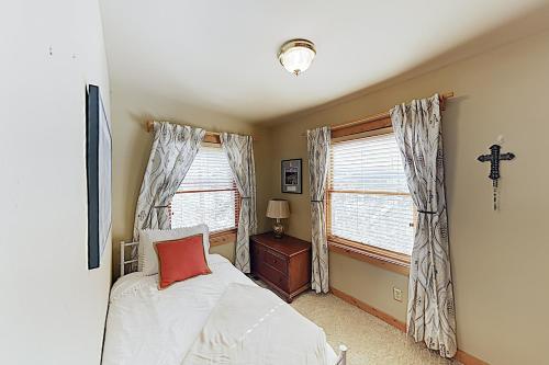 New Listing! Inviting Mountain Home With Hot Tub Home