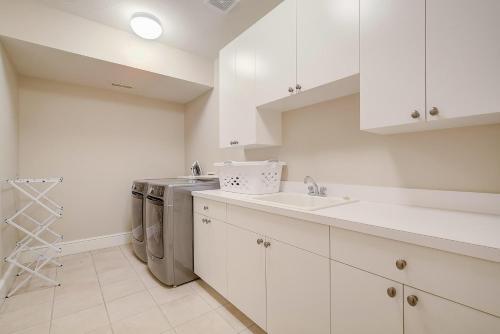 Luxe Family Getaway Pool Table & Arcade Sleeps 12