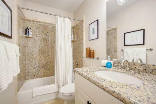 Luxe Family Getaway Pool Table & Arcade Sleeps 12