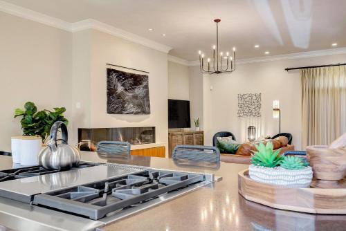 Luxe Family Getaway Pool Table & Arcade Sleeps 12