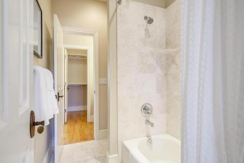 Luxe Family Getaway Pool Table & Arcade Sleeps 12