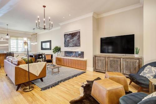 Luxe Family Getaway Pool Table & Arcade Sleeps 12