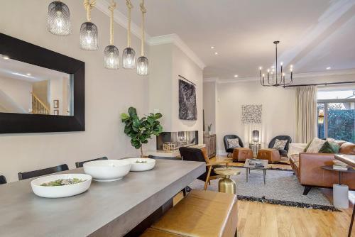 Luxe Family Getaway Pool Table & Arcade Sleeps 12