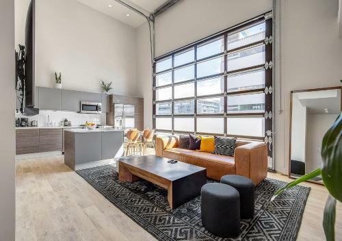 Amazingly Sleek Rino Pad - Stunning Mountain Views