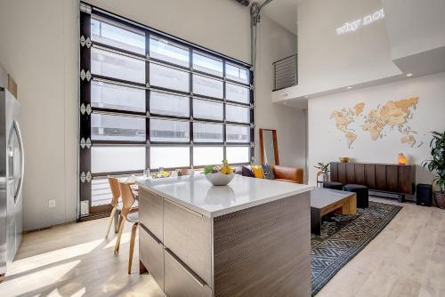 Amazingly Sleek Rino Pad - Stunning Mountain Views