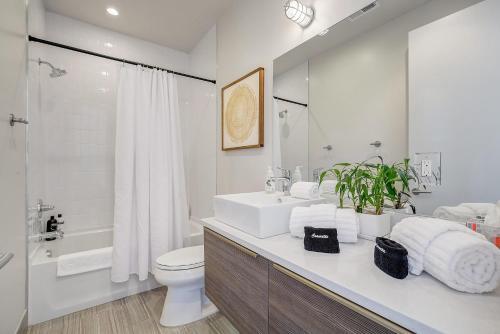 Amazingly Sleek Rino Pad - Stunning Mountain Views