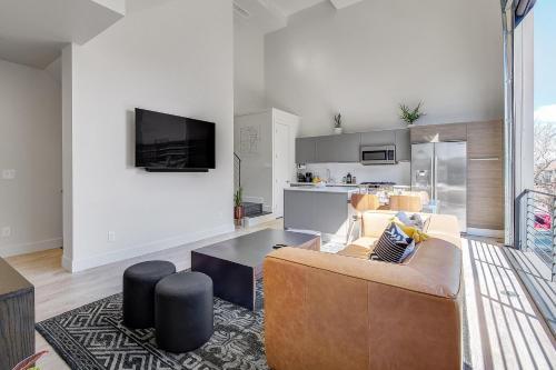 Amazingly Sleek Rino Pad - Stunning Mountain Views