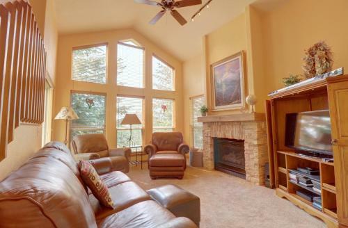 75 Corinthian 3br 3ba Spacious Layout, Private Garage Townhouse