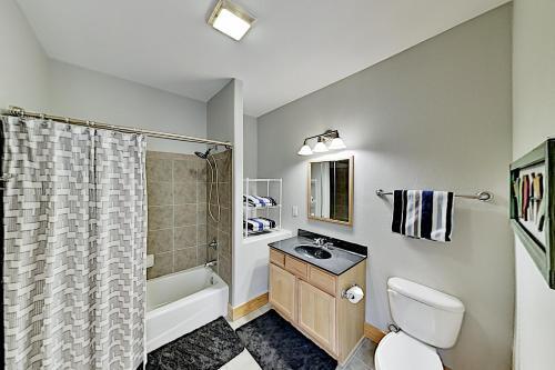 Apartamento Sunny Spacious Mountain Condo - Fireplace & Deck Condo