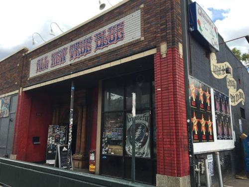 Hill House With Garage Parking And Backyard