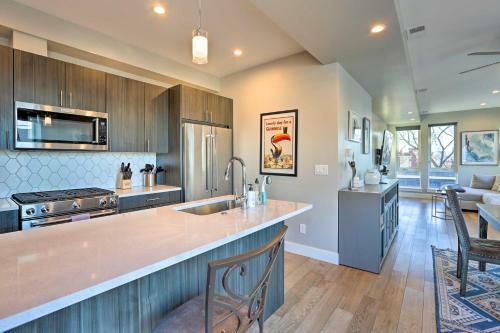 Townhome With Rooftop Deck Walk To Mile High!
