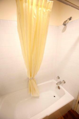 Hotel Spanish Trails Inn And Suites