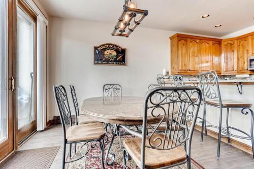 3br Townhome - Walk To Slopes