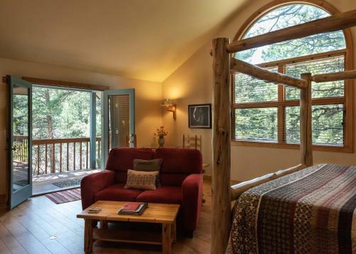 Bed & Breakfast Romantic Riversong Inn