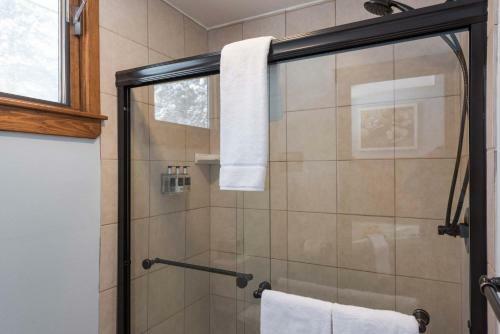 Bed & Breakfast Romantic Riversong Inn