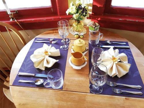 Bed & Breakfast Romantic Riversong Inn