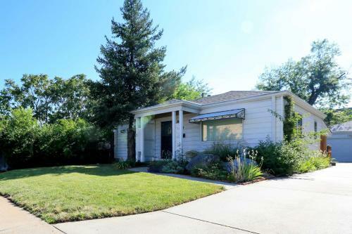 Englewood Retreat With Yard And Deck Near Downtown!