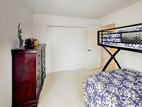 Grand 5,000 Square Foot 4br Mountain Home Home