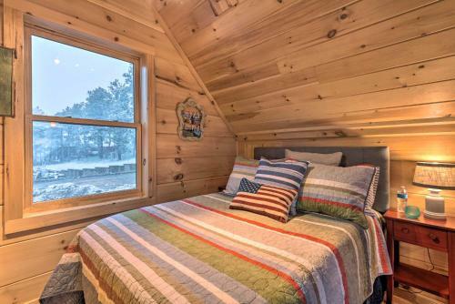 Cozy Log Cabin Less Than 2 Miles To Downtown Evergreen!