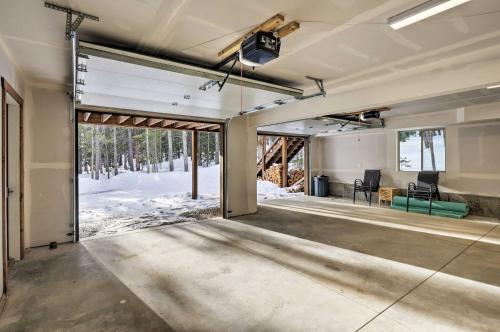 Stunning Luxury Mountain Getaway With Deck!