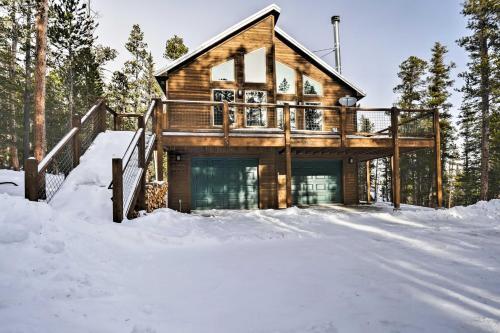 Stunning Luxury Mountain Getaway With Deck!