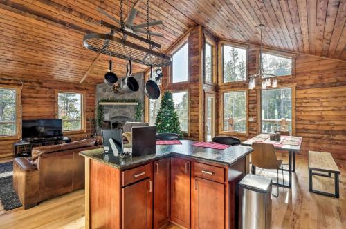 Stunning Luxury Mountain Getaway With Deck!