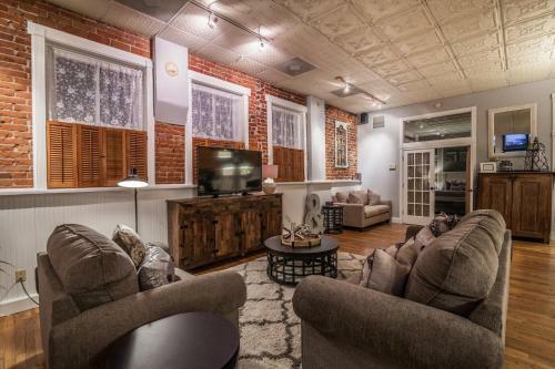 Firehouse Alley Elegant Loft-style Retreat