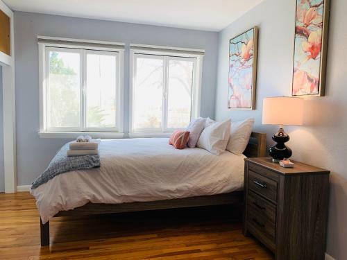 Fireside Nest On Huge Lot Near Old Town!