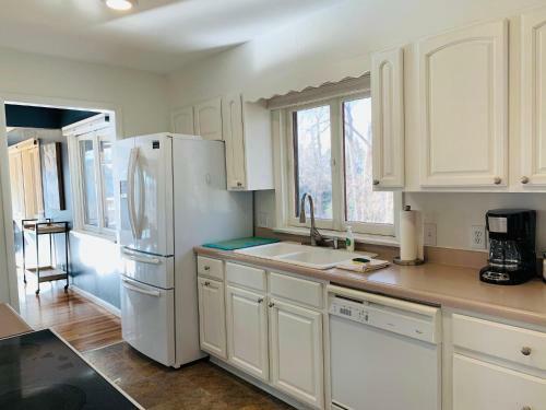 Fireside Nest On Huge Lot Near Old Town!