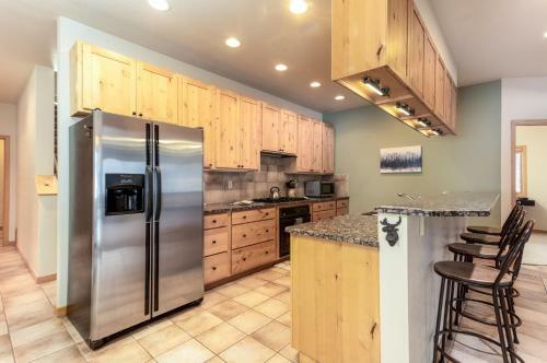 New Listing! Spacious Home With Private Hot Tub Home