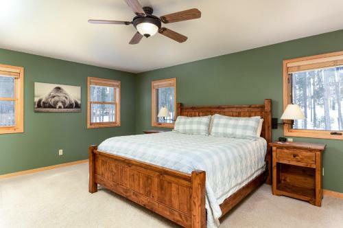 New Listing! Spacious Home With Private Hot Tub Home