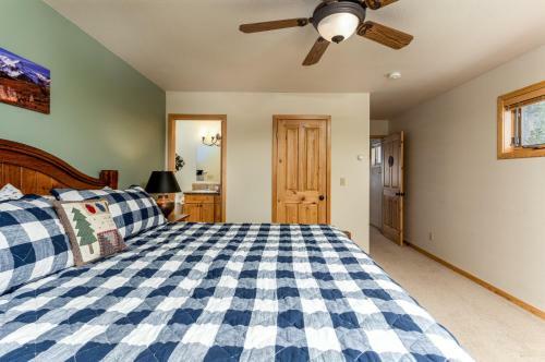 New Listing! Spacious Home With Private Hot Tub Home