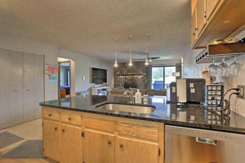 Apartamento The Jabberwocky Condo With Pool And Sauna Access