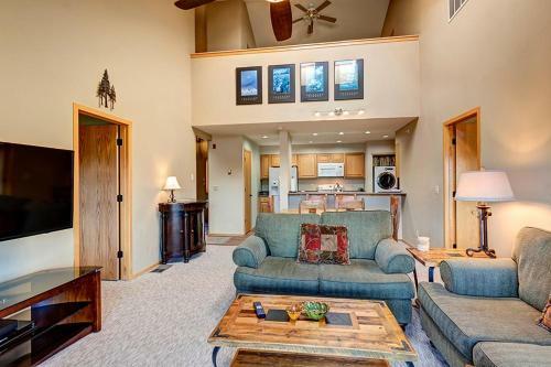 Lake Forest Penthouse