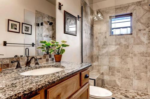 Outstanding Frisco Cabin With Rooftop Deck!