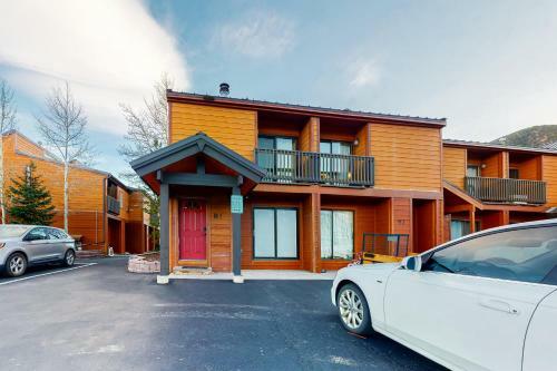 Pitkin Townhome B1