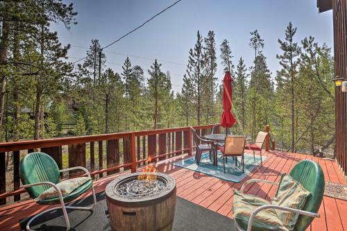 Updated Cabin With Rustic Charm, Walk To Town!