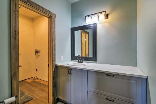 Majestic Granby Home With Hot Tub, Deck And Views!