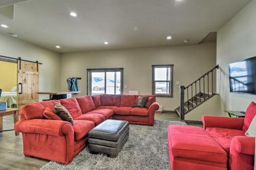 Majestic Granby Home With Hot Tub, Deck And Views!