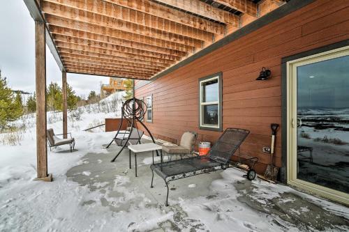 Majestic Granby Home With Hot Tub, Deck And Views!