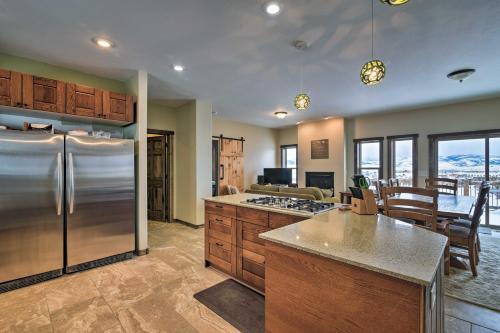 Majestic Granby Home With Hot Tub, Deck And Views!