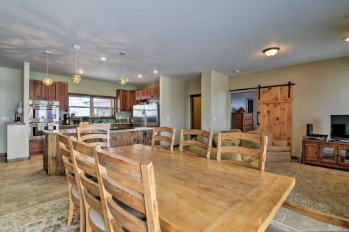 Majestic Granby Home With Hot Tub, Deck And Views!
