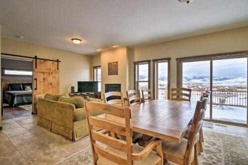 Majestic Granby Home With Hot Tub, Deck And Views!