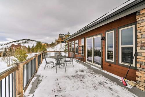 Majestic Granby Home With Hot Tub, Deck And Views!