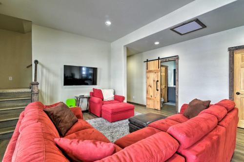 Majestic Granby Home With Hot Tub, Deck And Views!