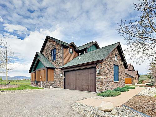 New Listing! Upscale Home On Grand Elk Fairway Home