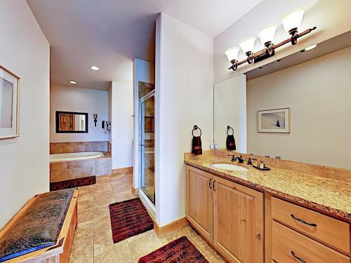 New Listing! Upscale Home On Grand Elk Fairway Home