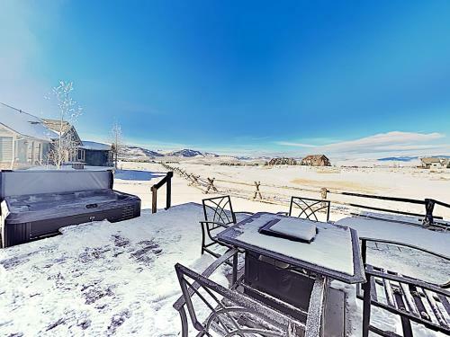 New Listing! Upscale Home On Grand Elk Fairway Home
