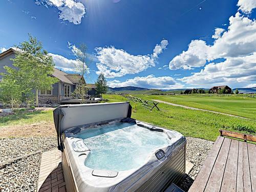 New Listing! Upscale Home On Grand Elk Fairway Home