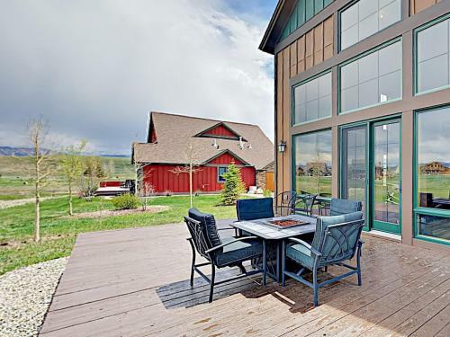 New Listing! Upscale Home On Grand Elk Fairway Home